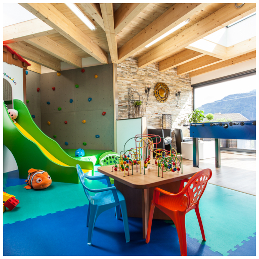 Ein farbenfrohes Kinderspielzimmer lädt Sie ein, 7 Nächte zu bleiben und nur 6 zu bezahlen! Es verfügt über einen Tisch und Stühle, ein Perlenlabyrinth, eine grüne Rutsche und eine Kletterwand. Der Raum verfügt über eine Holzbalkendecke, geflieste Wände, ein Fenster mit malerischem Bergblick und einen Tischfußballtisch im Hintergrund.